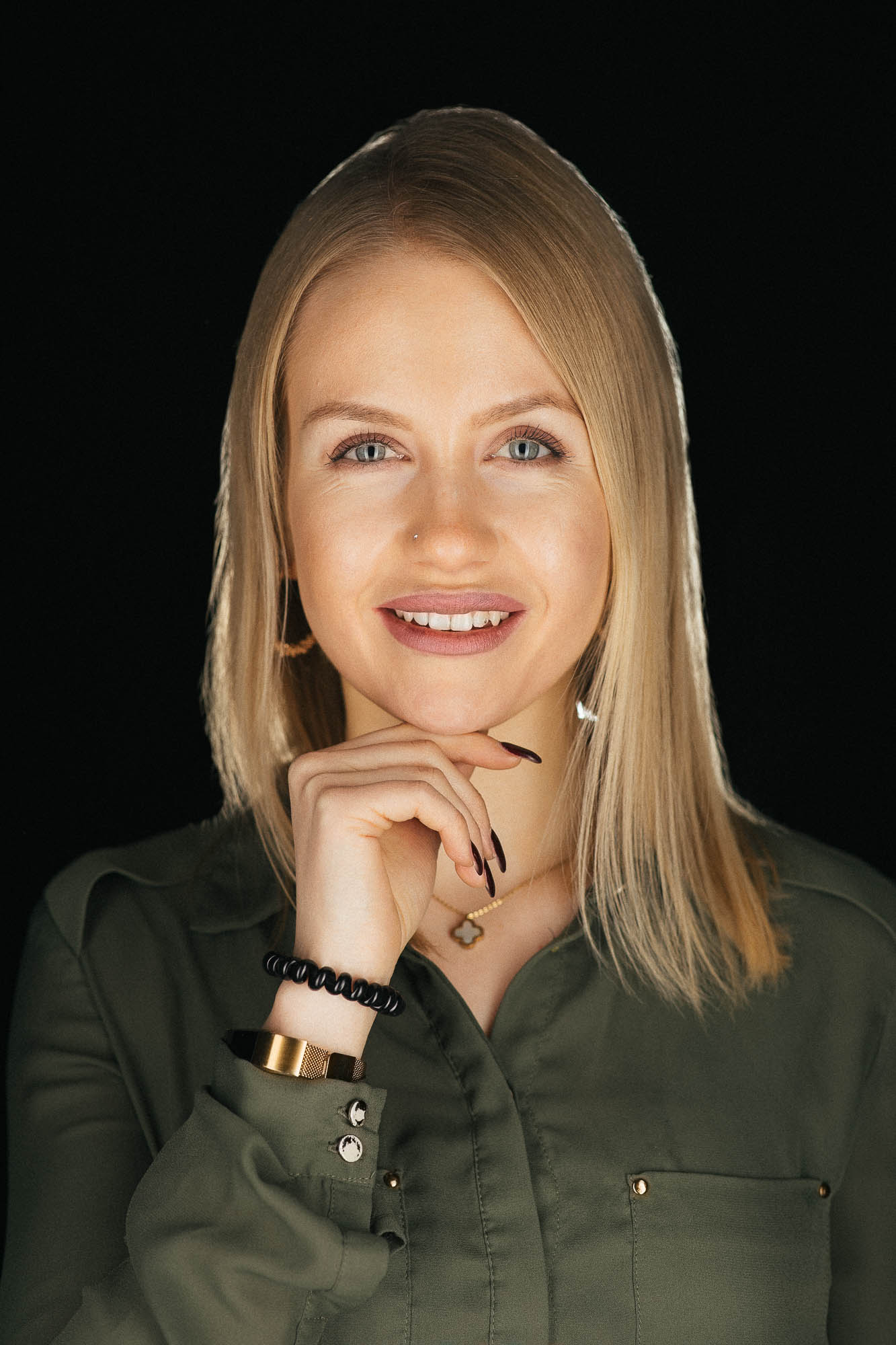 Export x3 Headshot  06565 Dez 01 2019 Bearbeitet Headshots 2019  Miro Nicole Nadine